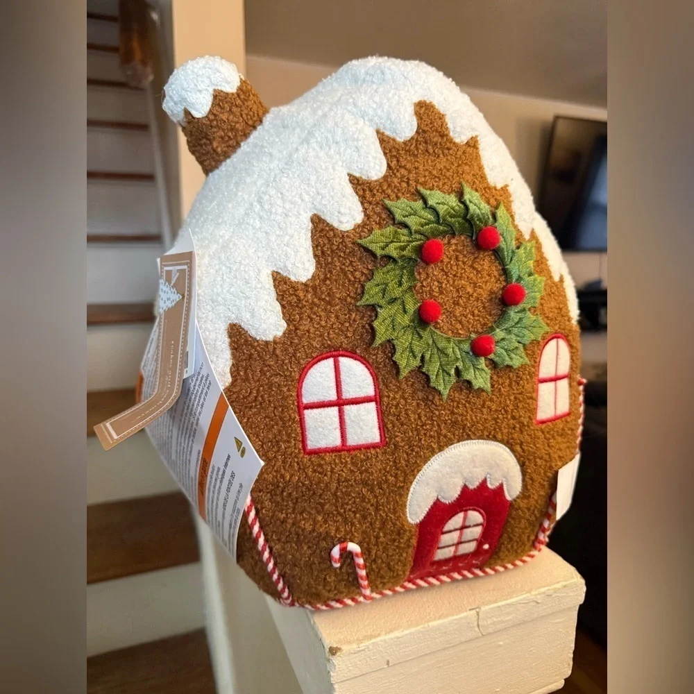 Cupcake and cashmere gingerbread house decorational pillow NWT with lights